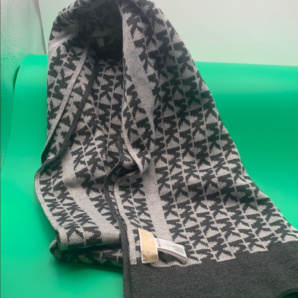 Gray Patterned Scarf - Picture 3 of 5